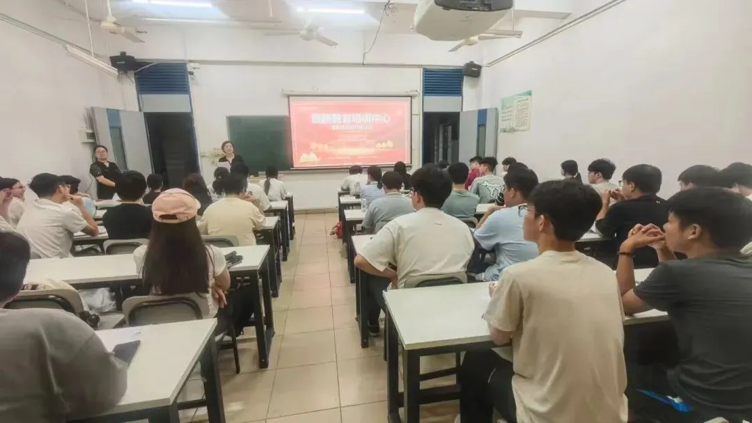 【高职高考辅导班】高职高考备考实录|模考、课间刷题,努力的样子藏着上岸的答案!-第4张图片-四季读书网