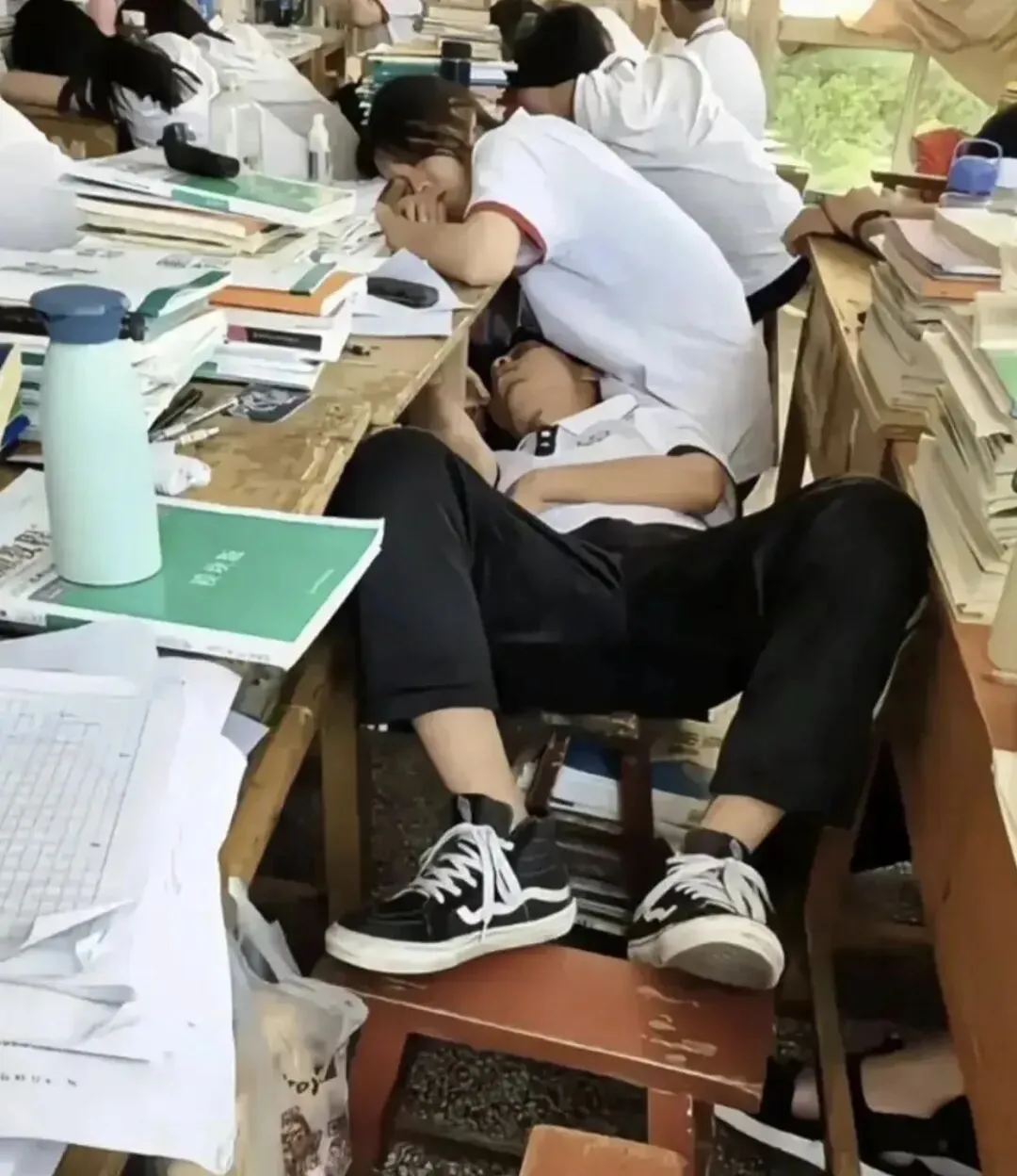中考500多分别硬冲普高!高中班主任大量吐槽:很多孩子熬3年,最后高考200多-第1张图片-四季读书网 中考500多分别硬冲普高!高中班主任大量吐槽:很多孩子熬3年,最后高考200多-第1张图片-四季读书网