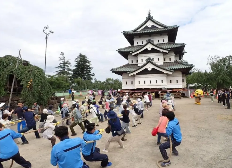 【中考匠】完形填空:四千人拉绳移城堡:一场搬动百年塔楼的接力-第1张图片-四季读书网 【中考匠】完形填空:四千人拉绳移城堡:一场搬动百年塔楼的接力-第1张图片-四季读书网