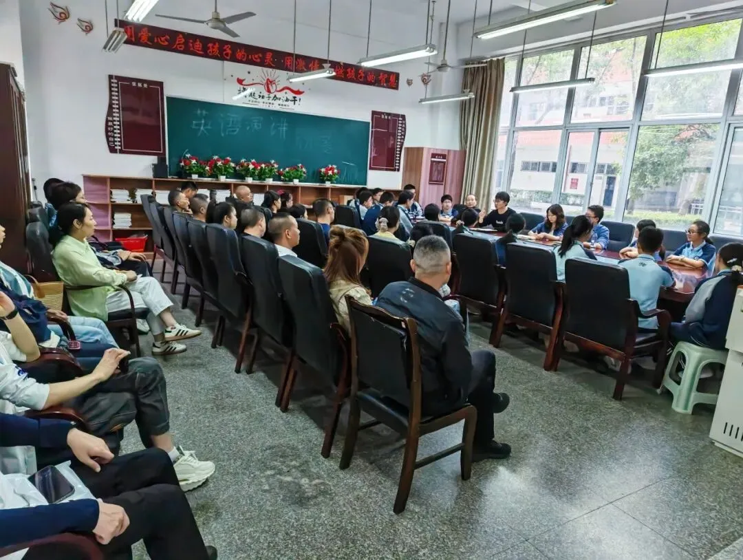 家校齐心,精准托举——初三年级分班踩线生家长会-第7张图片-四季读书网