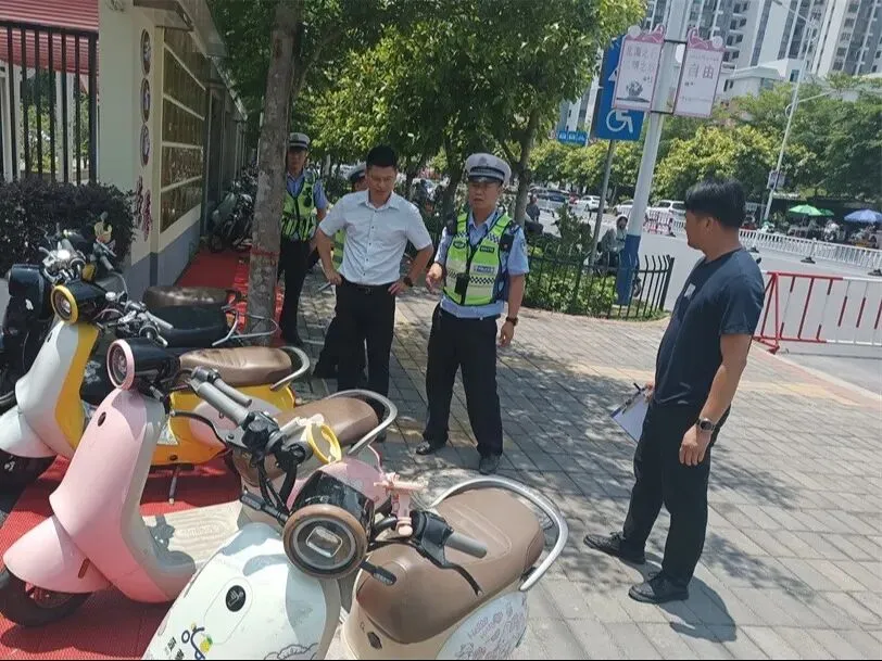 护航中考助梦远航!北海公安交警“三到位”筑牢中考安全防线-第4张图片-四季读书网 护航中考助梦远航!北海公安交警“三到位”筑牢中考安全防线-第4张图片-四季读书网