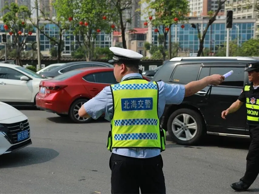 护航中考助梦远航!北海公安交警“三到位”筑牢中考安全防线-第13张图片-四季读书网 护航中考助梦远航!北海公安交警“三到位”筑牢中考安全防线-第13张图片-四季读书网