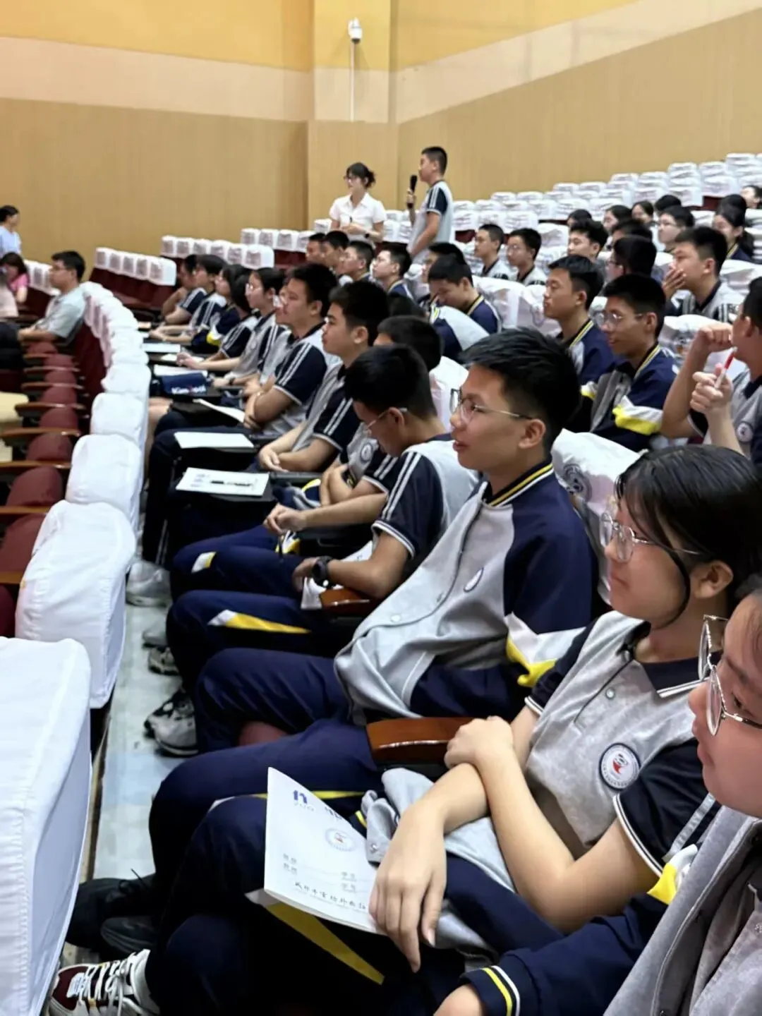 交大赋能 贯通思政——实外初三＂大中小思政一体化＂系列课程(第三期)首期开讲-第3张图片-四季读书网