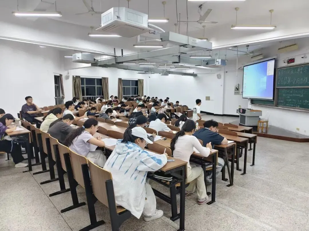 四级模考|医学与健康工程学院举行第一次英语四级模拟考试-第6张图片-四季读书网 四级模考|医学与健康工程学院举行第一次英语四级模拟考试-第6张图片-四季读书网