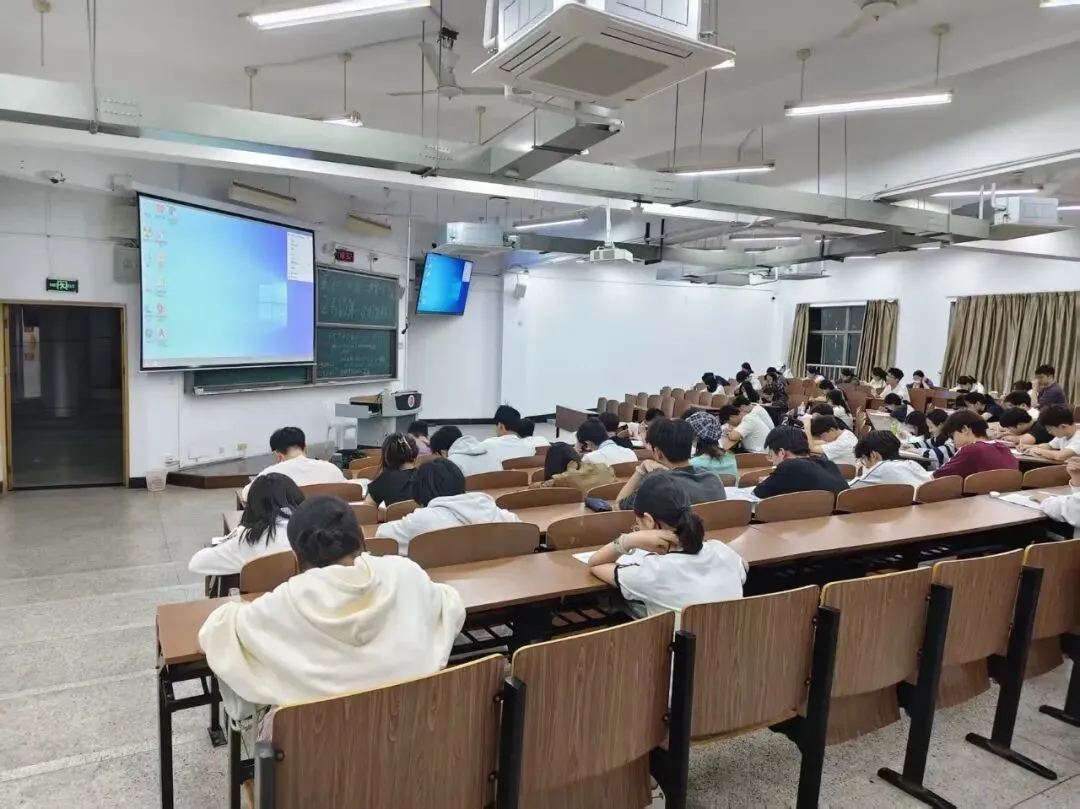 四级模考|医学与健康工程学院举行第一次英语四级模拟考试-第10张图片-四季读书网 四级模考|医学与健康工程学院举行第一次英语四级模拟考试-第10张图片-四季读书网