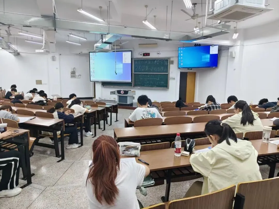 四级模考|医学与健康工程学院举行第一次英语四级模拟考试-第14张图片-四季读书网 四级模考|医学与健康工程学院举行第一次英语四级模拟考试-第14张图片-四季读书网