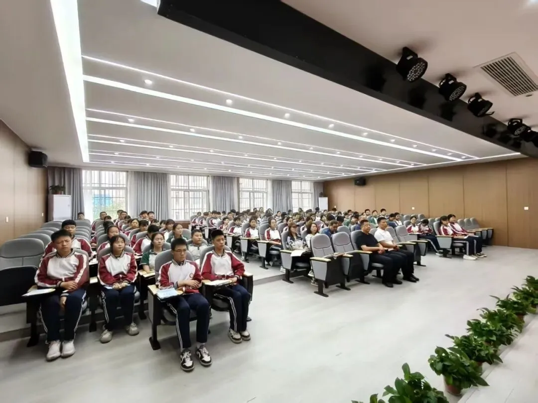 凝心聚力战中考 三方同心启征程——古渡初级中学召开九年级备考教师、学生、家长动员会-第26张图片-四季读书网 凝心聚力战中考 三方同心启征程——古渡初级中学召开九年级备考教师、学生、家长动员会-第26张图片-四季读书网