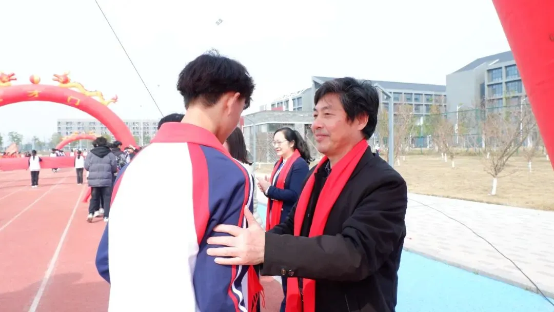 创业中专2020级学生成人礼暨高考誓师大会:恰同学少年-第16张图片-四季读书网 创业中专2020级学生成人礼暨高考誓师大会:恰同学少年-第16张图片-四季读书网