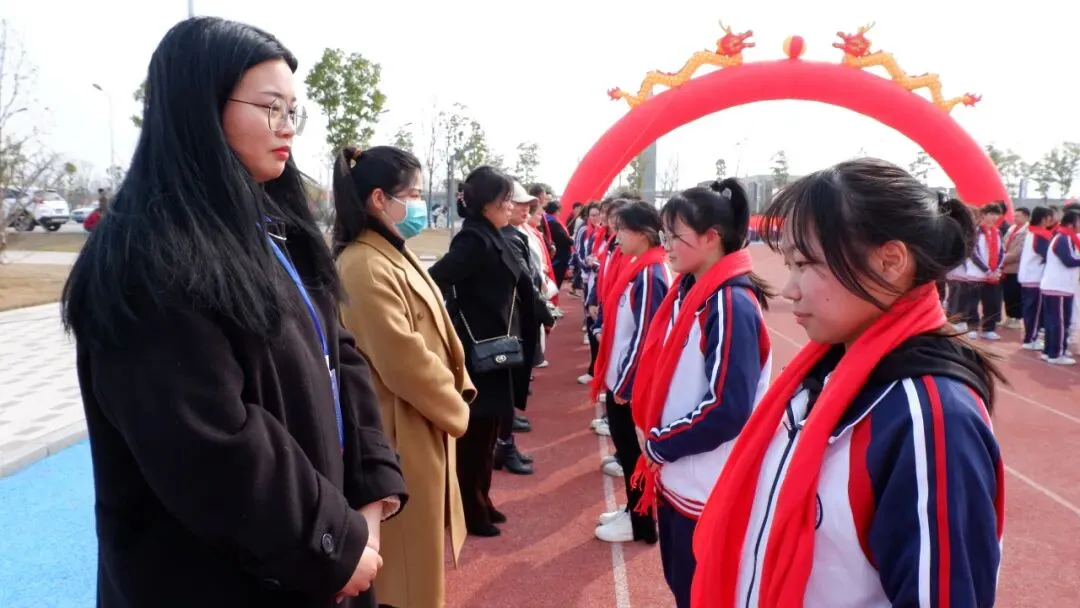 创业中专2020级学生成人礼暨高考誓师大会:恰同学少年-第18张图片-四季读书网 创业中专2020级学生成人礼暨高考誓师大会:恰同学少年-第18张图片-四季读书网