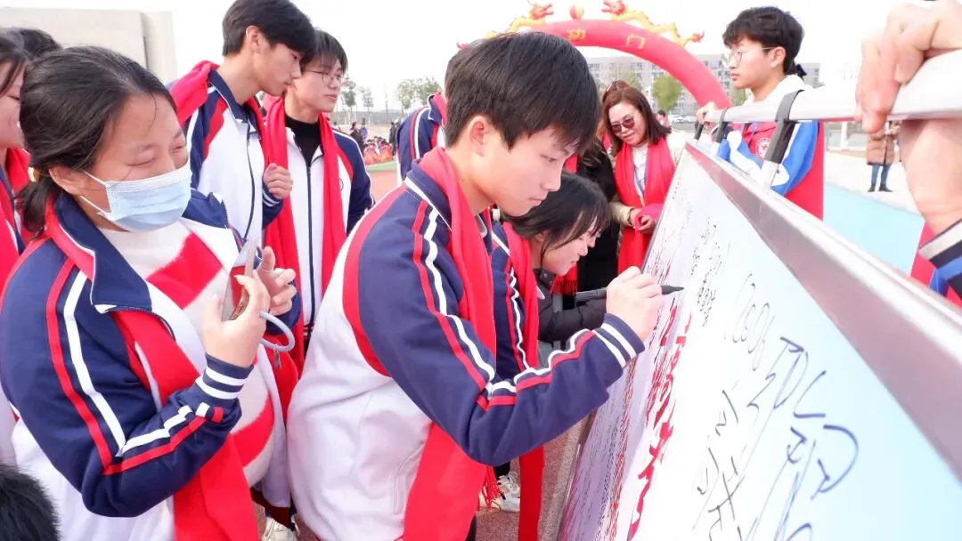 创业中专2020级学生成人礼暨高考誓师大会:恰同学少年-第52张图片-四季读书网 创业中专2020级学生成人礼暨高考誓师大会:恰同学少年-第52张图片-四季读书网