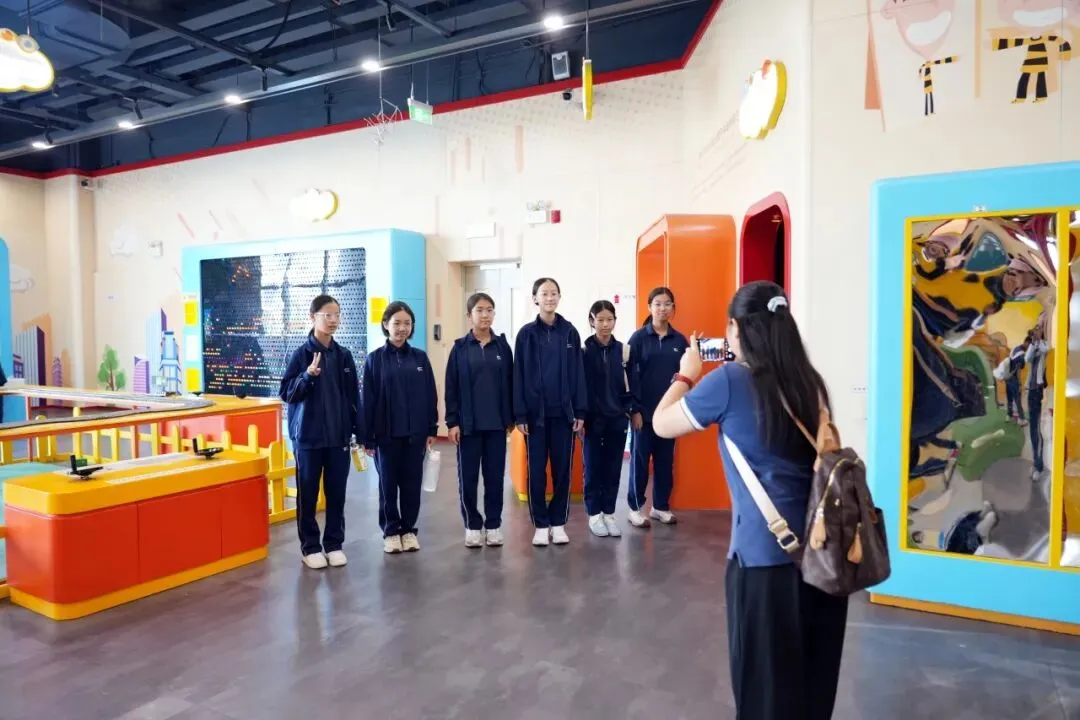 初一学生江海科技馆研学 | 探秘科学世界,点亮求知梦想-第33张图片-四季读书网 初一学生江海科技馆研学 | 探秘科学世界,点亮求知梦想-第33张图片-四季读书网
