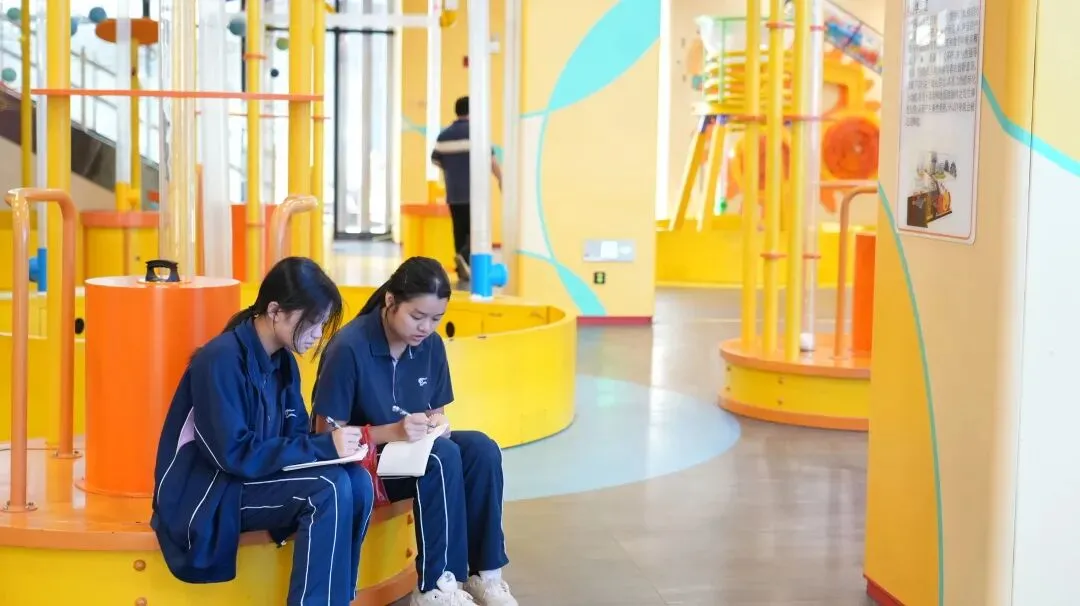 初一学生江海科技馆研学 | 探秘科学世界,点亮求知梦想-第60张图片-四季读书网 初一学生江海科技馆研学 | 探秘科学世界,点亮求知梦想-第60张图片-四季读书网