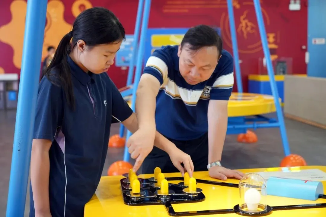 初一学生江海科技馆研学 | 探秘科学世界,点亮求知梦想-第65张图片-四季读书网 初一学生江海科技馆研学 | 探秘科学世界,点亮求知梦想-第65张图片-四季读书网