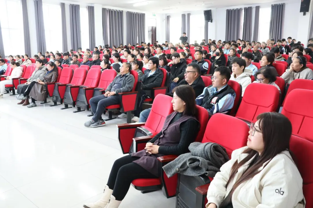 凝心聚力备高考 家校同心促成长-第17张图片-四季读书网
