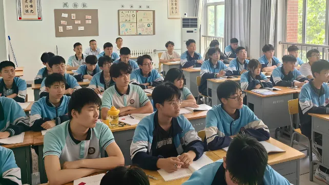 初一不狠抓,初二泪两行!一位15年班主任的肺腑之言:逆袭就靠这套“笨办法”-第2张图片-四季读书网 初一不狠抓,初二泪两行!一位15年班主任的肺腑之言:逆袭就靠这套“笨办法”-第2张图片-四季读书网