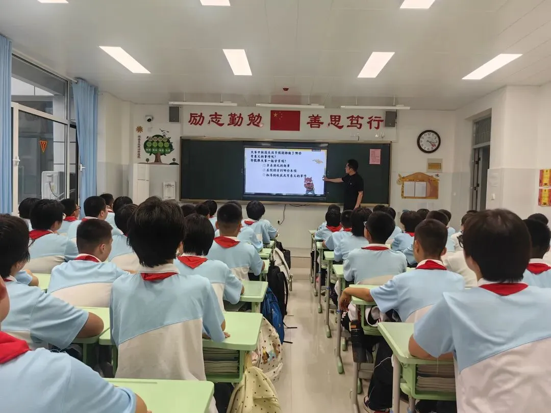 初一三部日常常规督查通报-第2张图片-四季读书网
