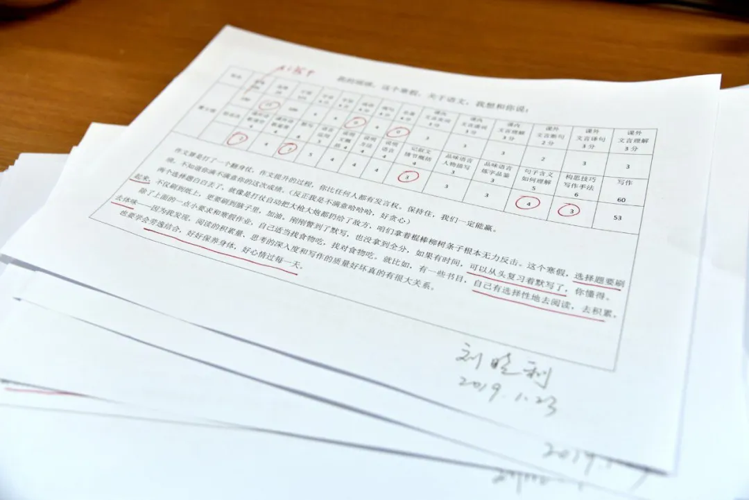 期中考后,家长最该做的不是问分数——写给阿克苏家长:分数之外,这 5 件事才是关键-第2张图片-四季读书网