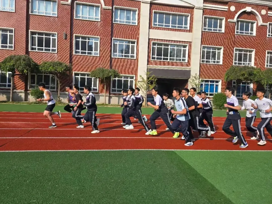 以测促练强体魄 凝心聚力战中考--沈阳飞跃实验中学体育中考模拟测试纪实-第2张图片-四季读书网 以测促练强体魄 凝心聚力战中考--沈阳飞跃实验中学体育中考模拟测试纪实-第2张图片-四季读书网