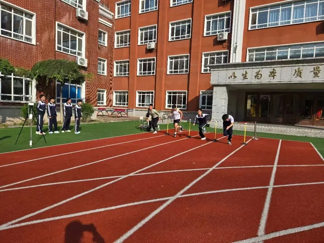 以测促练强体魄 凝心聚力战中考--沈阳飞跃实验中学体育中考模拟测试纪实-第6张图片-四季读书网 以测促练强体魄 凝心聚力战中考--沈阳飞跃实验中学体育中考模拟测试纪实-第6张图片-四季读书网