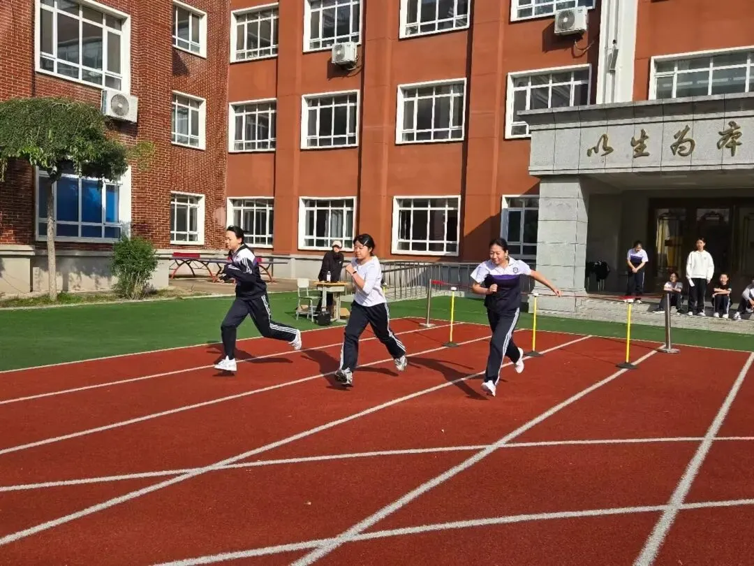 以测促练强体魄 凝心聚力战中考--沈阳飞跃实验中学体育中考模拟测试纪实-第7张图片-四季读书网 以测促练强体魄 凝心聚力战中考--沈阳飞跃实验中学体育中考模拟测试纪实-第7张图片-四季读书网