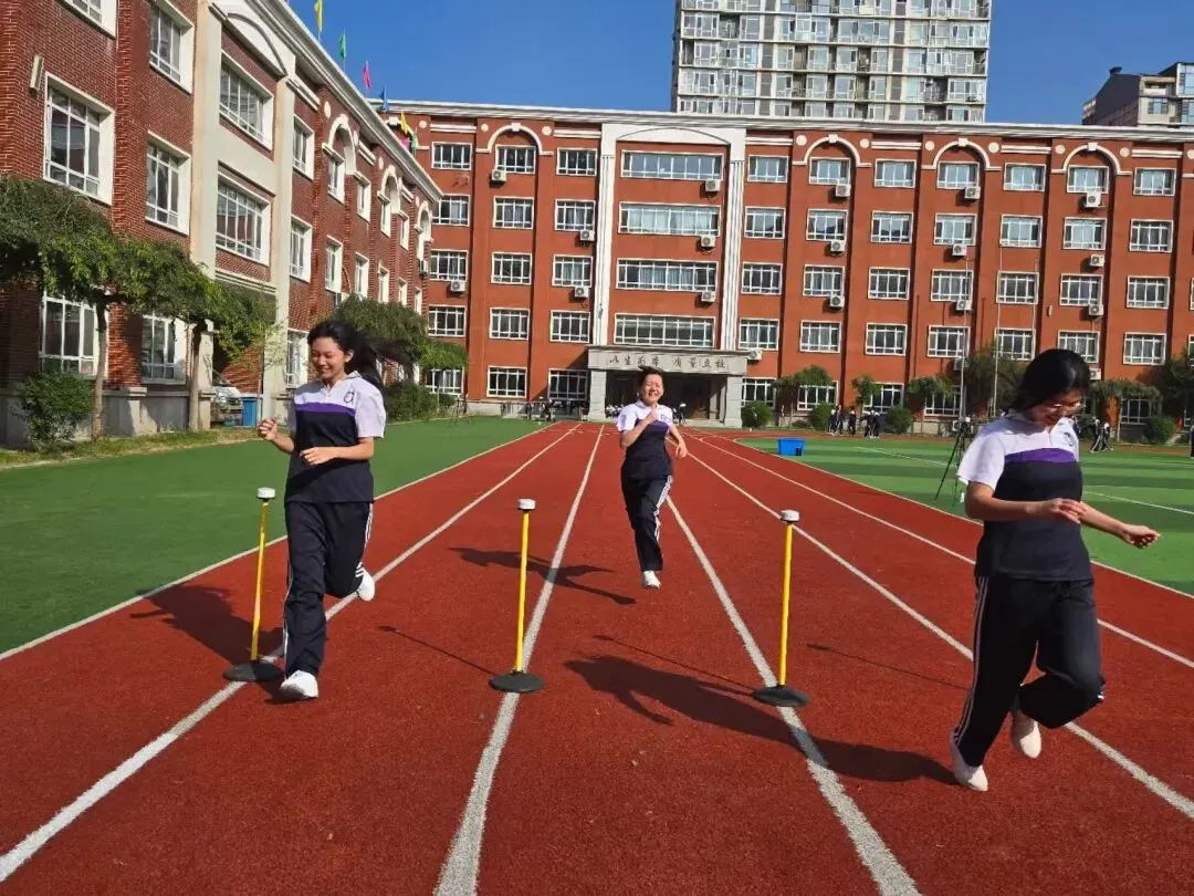 以测促练强体魄 凝心聚力战中考--沈阳飞跃实验中学体育中考模拟测试纪实-第9张图片-四季读书网 以测促练强体魄 凝心聚力战中考--沈阳飞跃实验中学体育中考模拟测试纪实-第9张图片-四季读书网