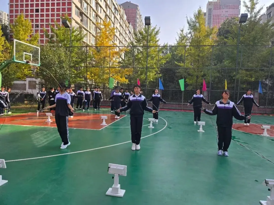 以测促练强体魄 凝心聚力战中考--沈阳飞跃实验中学体育中考模拟测试纪实-第14张图片-四季读书网 以测促练强体魄 凝心聚力战中考--沈阳飞跃实验中学体育中考模拟测试纪实-第14张图片-四季读书网