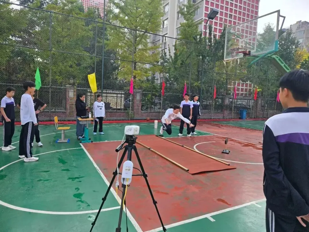 以测促练强体魄 凝心聚力战中考--沈阳飞跃实验中学体育中考模拟测试纪实-第17张图片-四季读书网 以测促练强体魄 凝心聚力战中考--沈阳飞跃实验中学体育中考模拟测试纪实-第17张图片-四季读书网