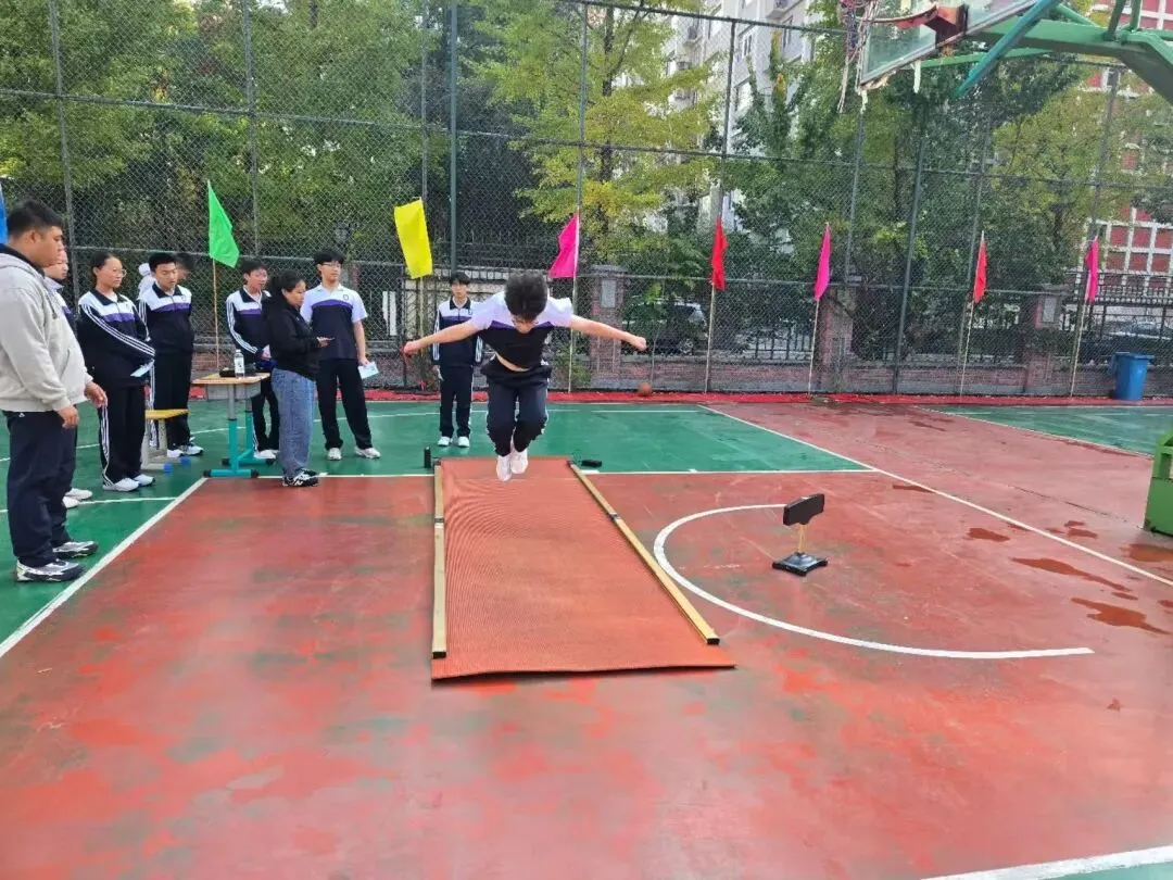 以测促练强体魄 凝心聚力战中考--沈阳飞跃实验中学体育中考模拟测试纪实-第19张图片-四季读书网 以测促练强体魄 凝心聚力战中考--沈阳飞跃实验中学体育中考模拟测试纪实-第19张图片-四季读书网