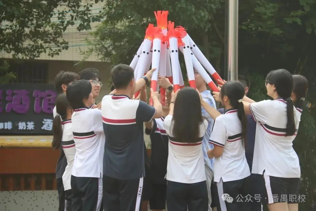 番禺桥南这里,高考倒计时,不足100天!传火炬、喊口号……-第4张图片-四季读书网 番禺桥南这里,高考倒计时,不足100天!传火炬、喊口号……-第4张图片-四季读书网