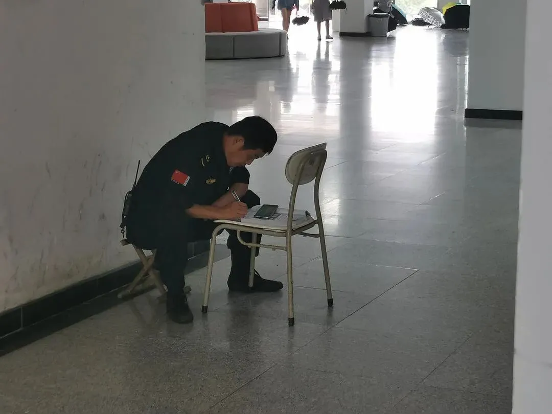 高考进行时|“我无比确定,读书真的可以改变命运”-第12张图片-四季读书网 高考进行时|“我无比确定,读书真的可以改变命运”-第12张图片-四季读书网