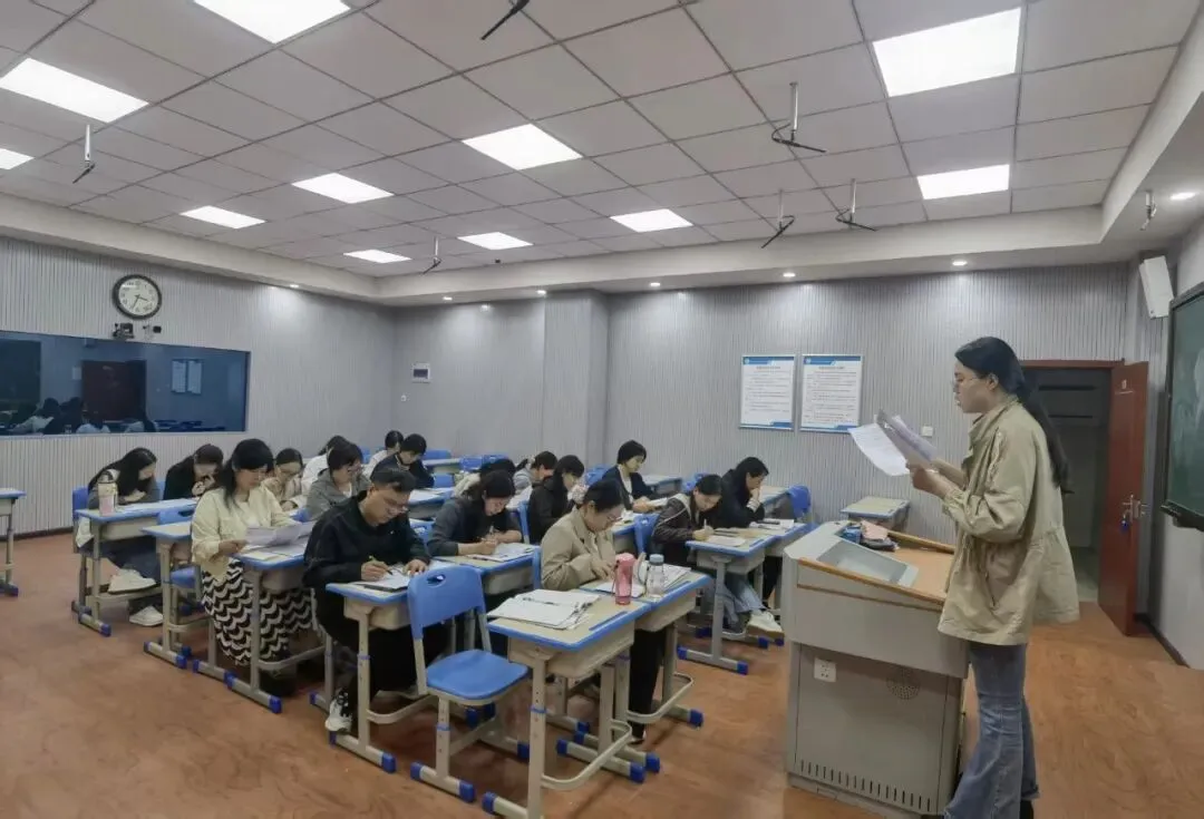 深研真题明方向,教考衔接促育人——上街实验高中各学科组开展2026年高考试题专题研讨-第15张图片-四季读书网 深研真题明方向,教考衔接促育人——上街实验高中各学科组开展2026年高考试题专题研讨-第15张图片-四季读书网