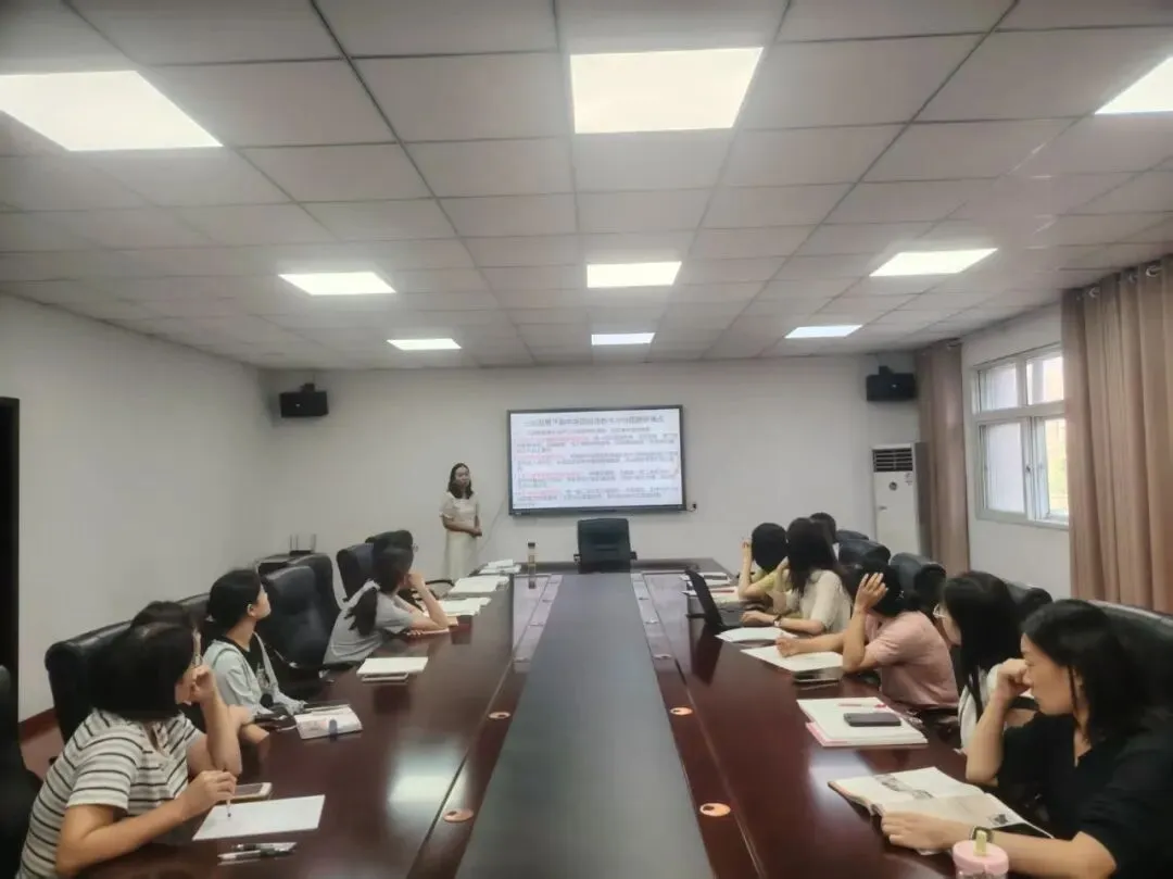 深研真题明方向,教考衔接促育人——上街实验高中各学科组开展2026年高考试题专题研讨-第26张图片-四季读书网 深研真题明方向,教考衔接促育人——上街实验高中各学科组开展2026年高考试题专题研讨-第26张图片-四季读书网