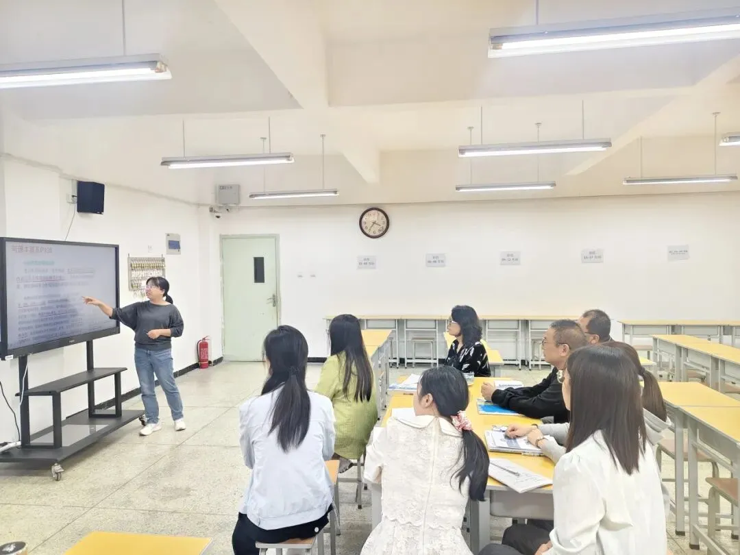 深研真题明方向,教考衔接促育人——上街实验高中各学科组开展2026年高考试题专题研讨-第46张图片-四季读书网 深研真题明方向,教考衔接促育人——上街实验高中各学科组开展2026年高考试题专题研讨-第46张图片-四季读书网