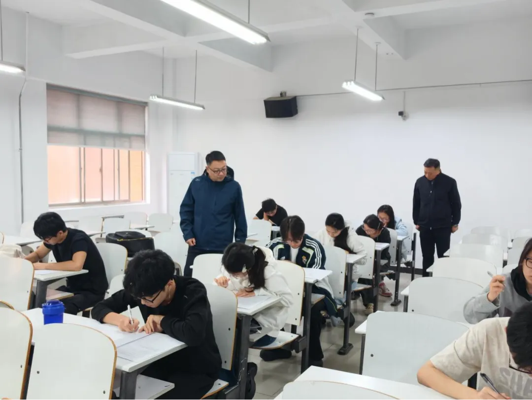 金贸学院丨我院组织2027届毕业生考研模拟考试-第2张图片-四季读书网