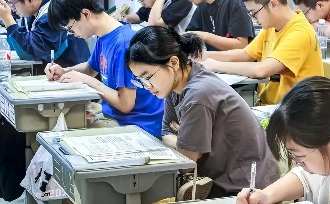 看了其他国家高考制度才发现,中国高考算不上最“卷”的-第3张图片-四季读书网