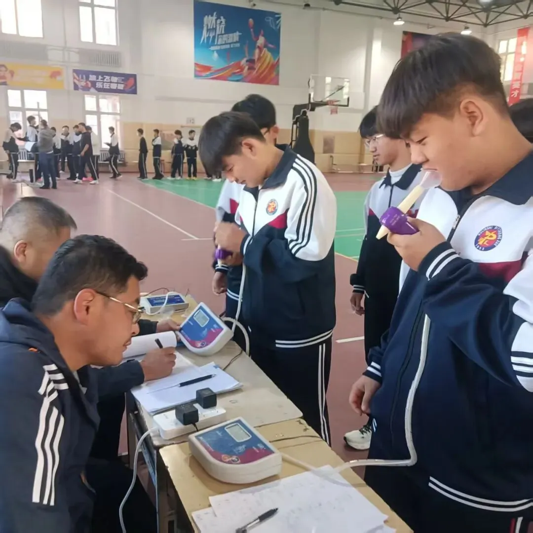 家校同心促衔接,体测砺剑备中考-第7张图片-四季读书网 家校同心促衔接,体测砺剑备中考-第7张图片-四季读书网
