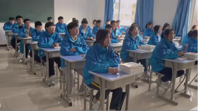 中考成绩一般?新能源汽修这条出路,比你想的宽得多-第4张图片-四季读书网 中考成绩一般?新能源汽修这条出路,比你想的宽得多-第4张图片-四季读书网