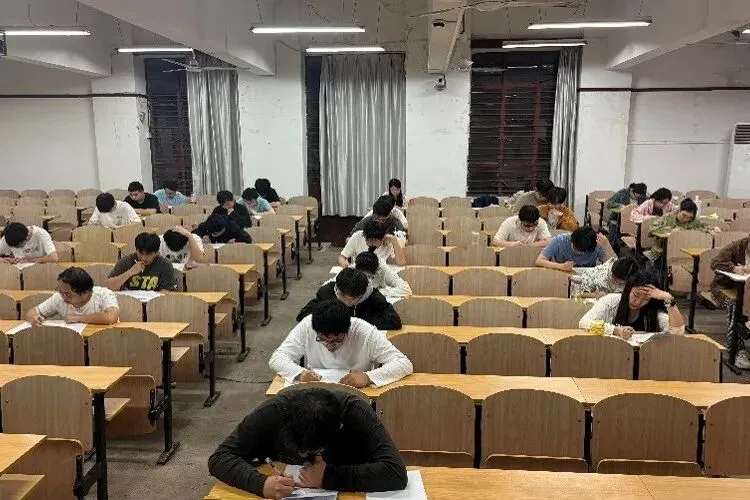我院组织开展2027届考研学生全真模拟考试-第2张图片-四季读书网