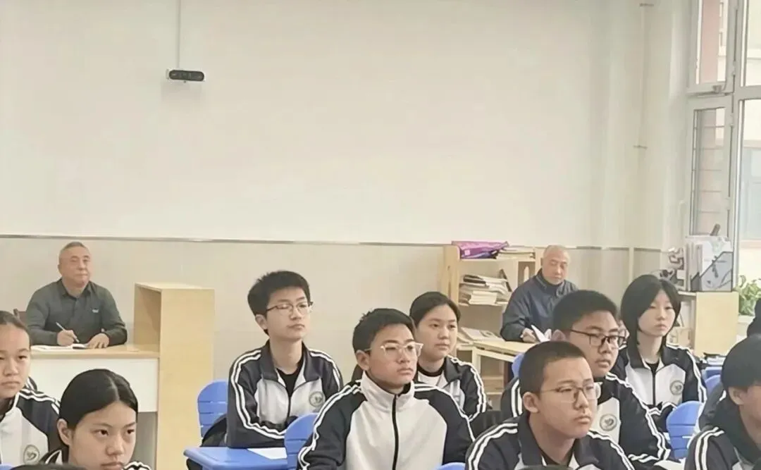 督学视导明方向 聚焦中考破难题——区教育质量总督学郭岗田莅临二附指导毕业班教学工作-第10张图片-四季读书网 督学视导明方向 聚焦中考破难题——区教育质量总督学郭岗田莅临二附指导毕业班教学工作-第10张图片-四季读书网