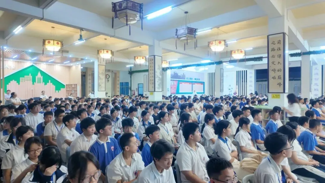 逐梦扬帆,决胜中考——东莞市横沥崇英学校2026中考总结暨2027动员大会-第12张图片-四季读书网 逐梦扬帆,决胜中考——东莞市横沥崇英学校2026中考总结暨2027动员大会-第12张图片-四季读书网