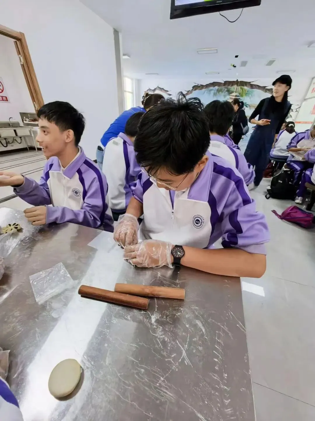 秋寻京味,行悟匠心 ——记初二年级御食园社会大课堂实践活动-第15张图片-四季读书网 秋寻京味,行悟匠心 ——记初二年级御食园社会大课堂实践活动-第15张图片-四季读书网