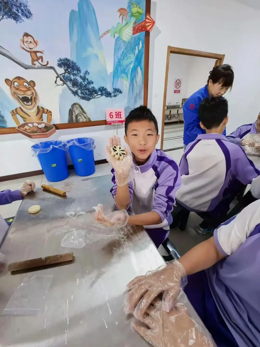 秋寻京味,行悟匠心 ——记初二年级御食园社会大课堂实践活动-第18张图片-四季读书网 秋寻京味,行悟匠心 ——记初二年级御食园社会大课堂实践活动-第18张图片-四季读书网