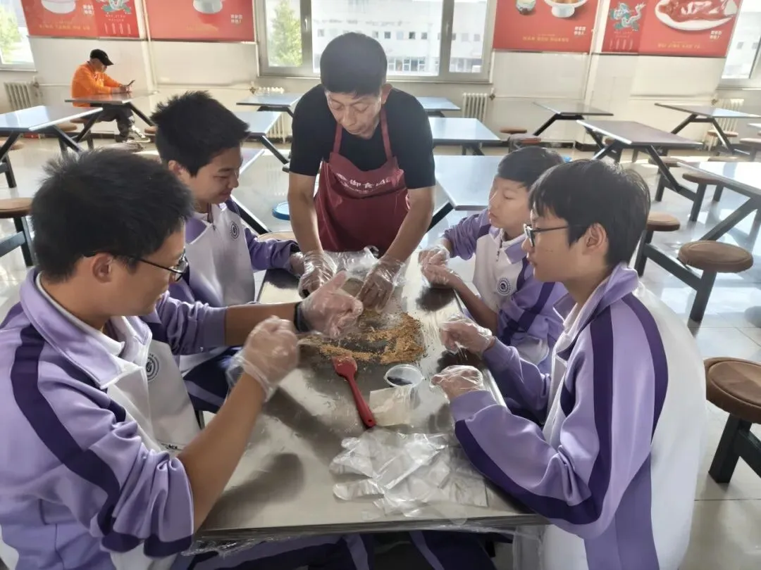 秋寻京味,行悟匠心 ——记初二年级御食园社会大课堂实践活动-第39张图片-四季读书网 秋寻京味,行悟匠心 ——记初二年级御食园社会大课堂实践活动-第39张图片-四季读书网