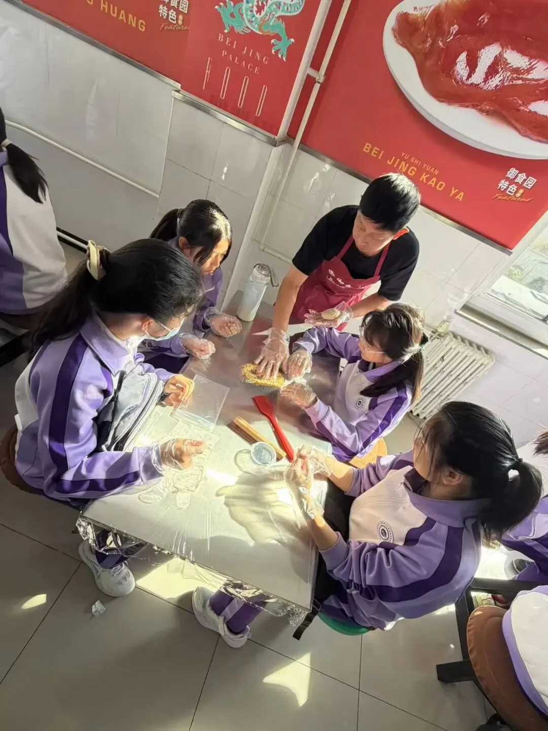 秋寻京味,行悟匠心 ——记初二年级御食园社会大课堂实践活动-第52张图片-四季读书网 秋寻京味,行悟匠心 ——记初二年级御食园社会大课堂实践活动-第52张图片-四季读书网