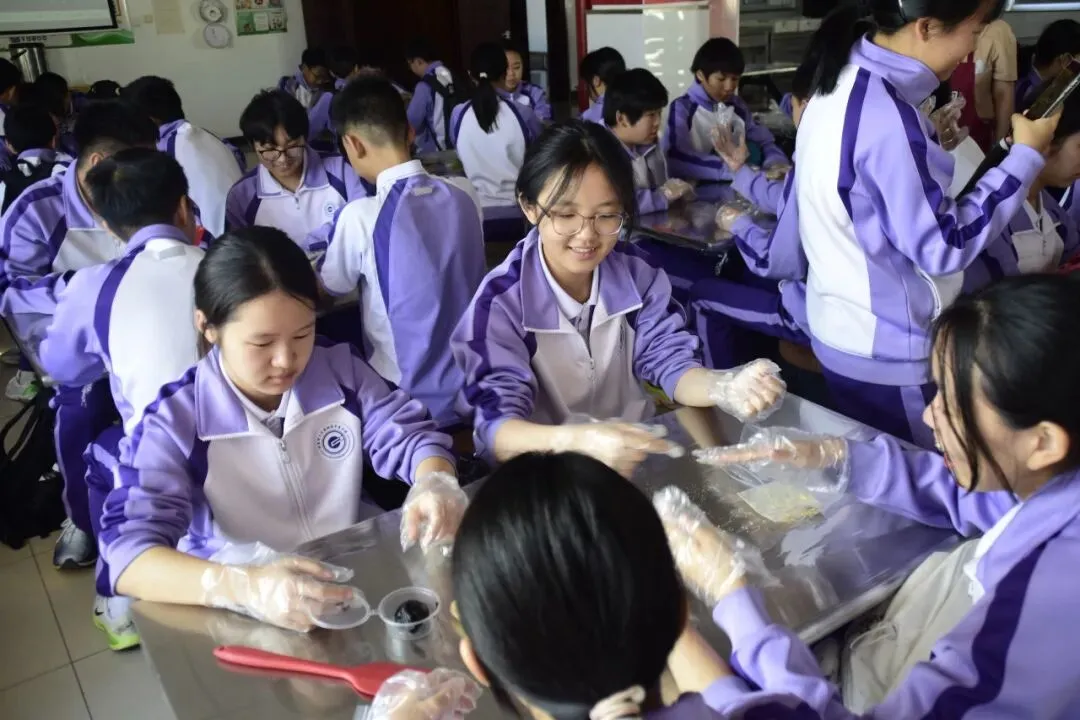 秋寻京味,行悟匠心 ——记初二年级御食园社会大课堂实践活动-第60张图片-四季读书网 秋寻京味,行悟匠心 ——记初二年级御食园社会大课堂实践活动-第60张图片-四季读书网