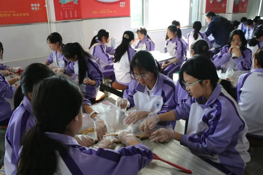 秋寻京味,行悟匠心 ——记初二年级御食园社会大课堂实践活动-第61张图片-四季读书网 秋寻京味,行悟匠心 ——记初二年级御食园社会大课堂实践活动-第61张图片-四季读书网