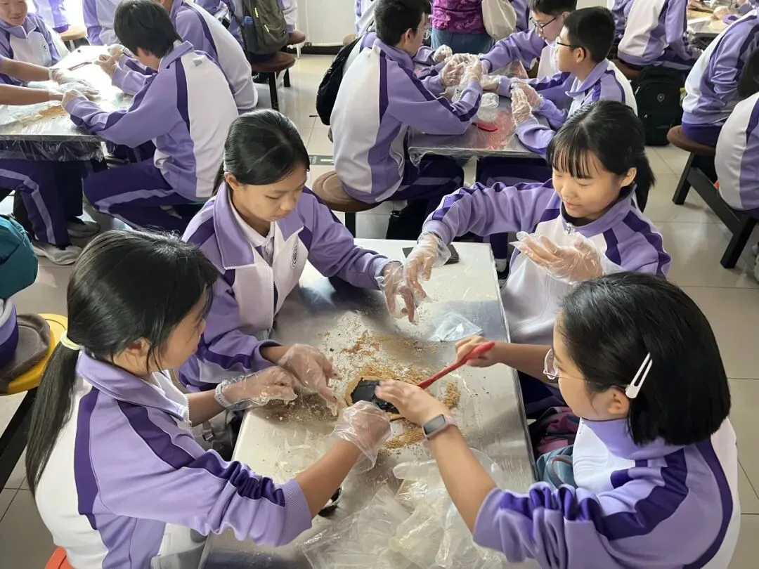 秋寻京味,行悟匠心 ——记初二年级御食园社会大课堂实践活动-第67张图片-四季读书网 秋寻京味,行悟匠心 ——记初二年级御食园社会大课堂实践活动-第67张图片-四季读书网