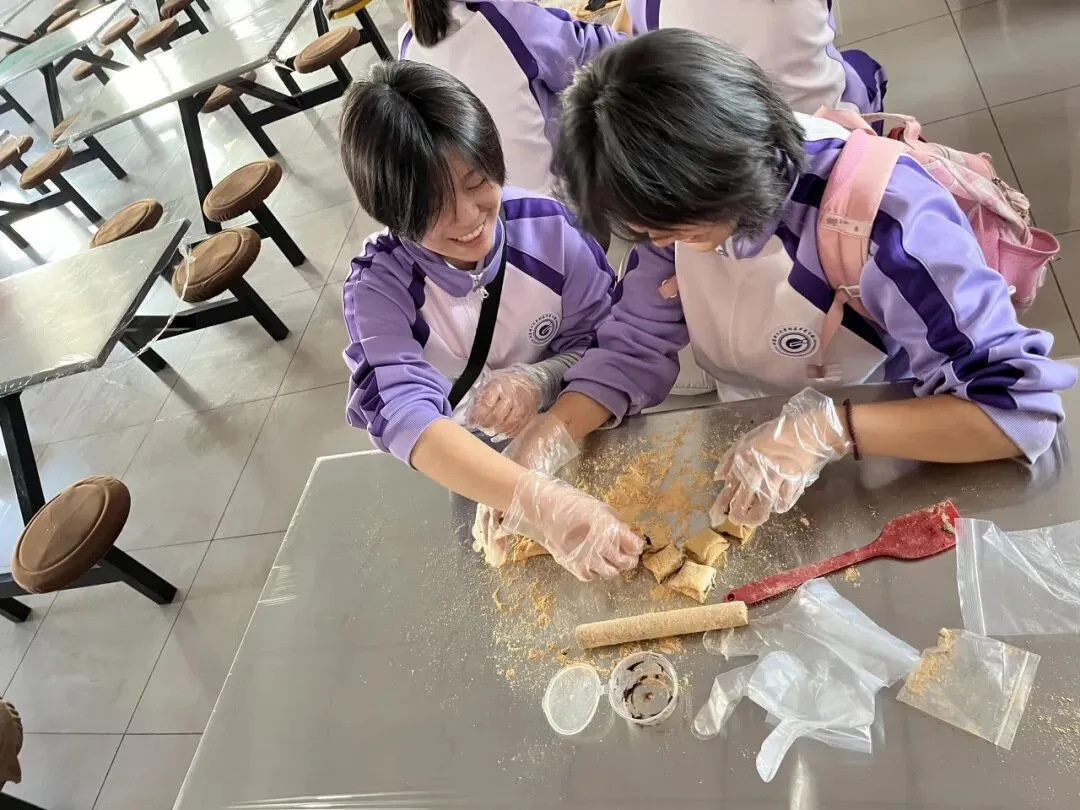 秋寻京味,行悟匠心 ——记初二年级御食园社会大课堂实践活动-第68张图片-四季读书网 秋寻京味,行悟匠心 ——记初二年级御食园社会大课堂实践活动-第68张图片-四季读书网