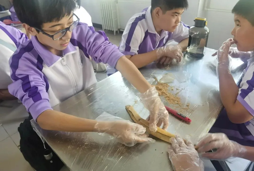 秋寻京味,行悟匠心 ——记初二年级御食园社会大课堂实践活动-第70张图片-四季读书网 秋寻京味,行悟匠心 ——记初二年级御食园社会大课堂实践活动-第70张图片-四季读书网