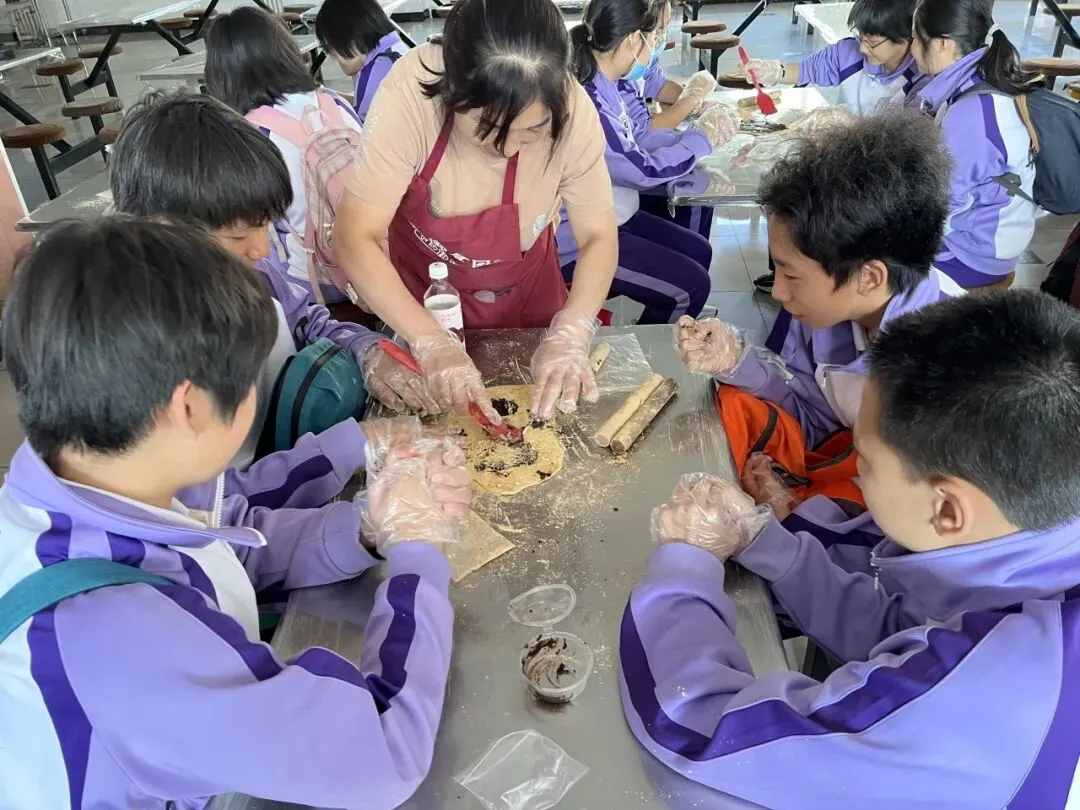 秋寻京味,行悟匠心 ——记初二年级御食园社会大课堂实践活动-第71张图片-四季读书网 秋寻京味,行悟匠心 ——记初二年级御食园社会大课堂实践活动-第71张图片-四季读书网